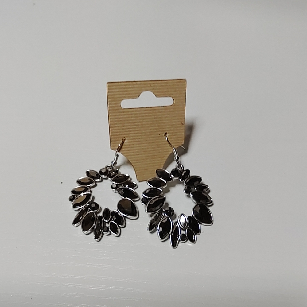 Elegant Black Leaf Drop Earrings